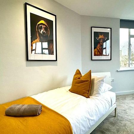 Bournemouth Getaway: 3Br Apartment Near Beach 외부 사진
