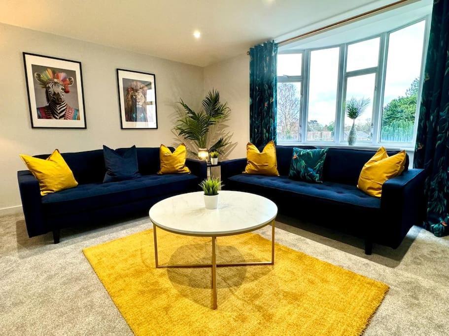 Bournemouth Getaway: 3Br Apartment Near Beach 외부 사진