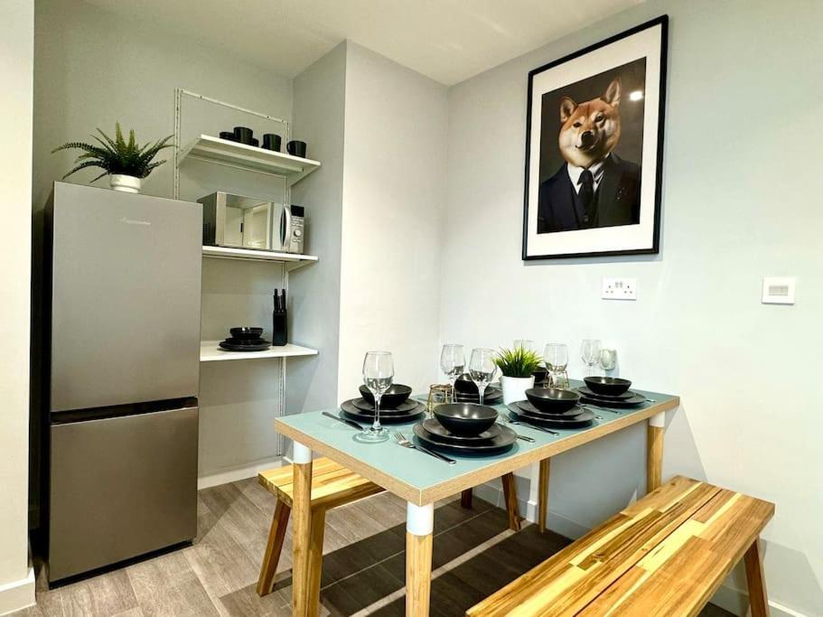 Bournemouth Getaway: 3Br Apartment Near Beach 외부 사진