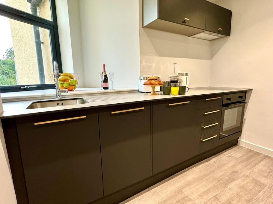 Bournemouth Getaway: 3Br Apartment Near Beach 외부 사진