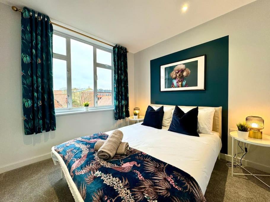 Bournemouth Getaway: 3Br Apartment Near Beach 외부 사진